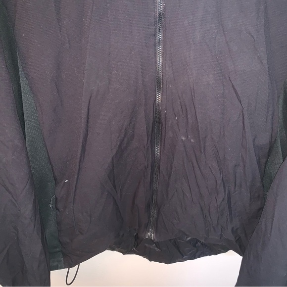 Arc'teryx Men's Atom Black Hooded Jacket - Picture 6 of 13